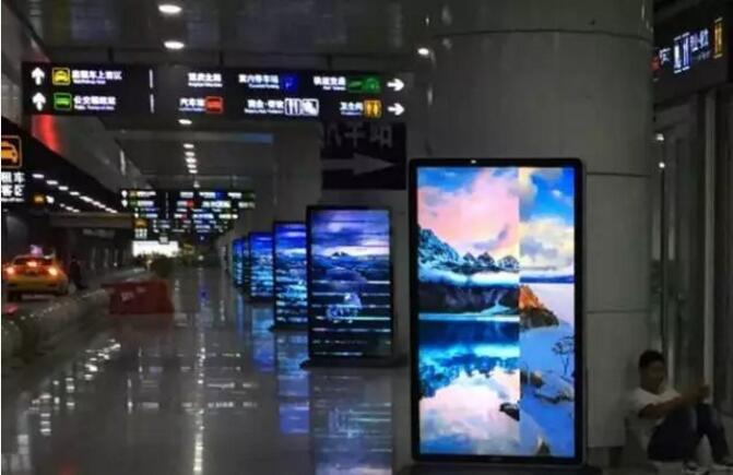 優(yōu)色廣告機(jī)亮相重慶北站，向國慶獻(xiàn)禮！